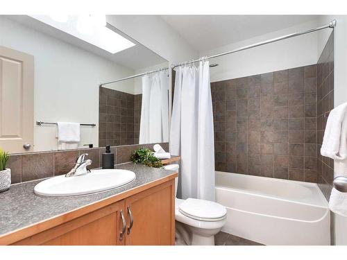 126 West Pointe Court, Cochrane, AB - Indoor Photo Showing Bathroom