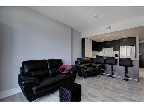 2203-1111 10 Street Sw, Calgary, AB - Indoor Photo Showing Living Room