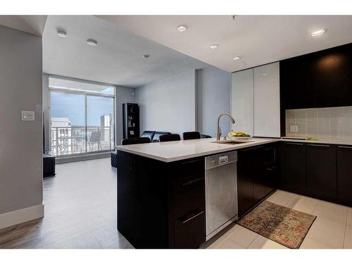 2203-1111 10 Street Sw, Calgary, AB - Indoor Photo Showing Kitchen