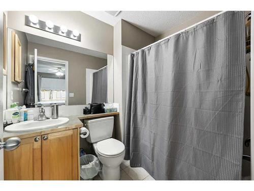 43 Hidden Creek Rise Nw, Calgary, AB - Indoor Photo Showing Bathroom