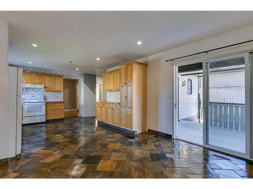 56 Millbank Close Sw, Calgary, AB - Indoor Photo Showing Kitchen