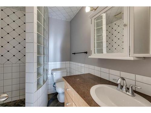 56 Millbank Close Sw, Calgary, AB - Indoor Photo Showing Bathroom