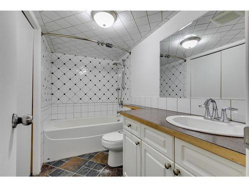 56 Millbank Close Sw, Calgary, AB - Indoor Photo Showing Bathroom