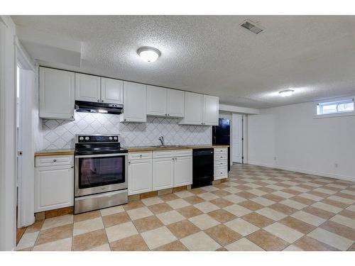 56 Millbank Close Sw, Calgary, AB - Indoor Photo Showing Kitchen