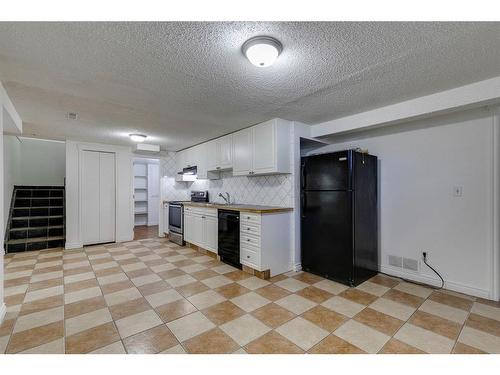 56 Millbank Close Sw, Calgary, AB - Indoor Photo Showing Kitchen