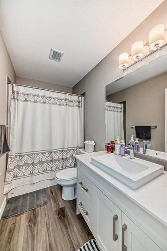 305-25 Walgrove Walk Se, Calgary, AB - Indoor Photo Showing Bathroom