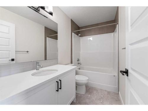 830 Bayview Terrace Sw, Airdrie, AB - Indoor Photo Showing Bathroom