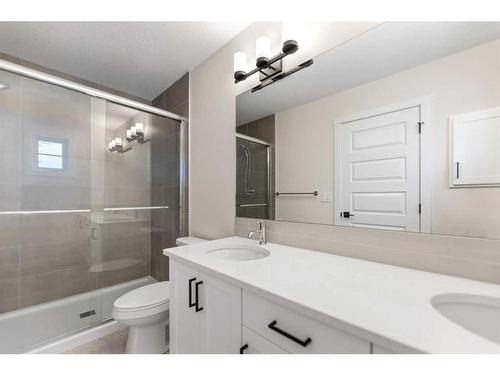 830 Bayview Terrace Sw, Airdrie, AB - Indoor Photo Showing Bathroom