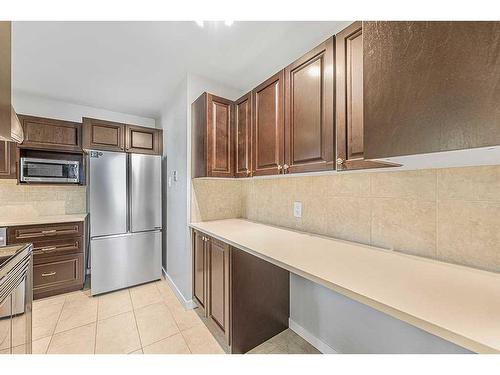 196 Windermere Road Sw, Calgary, AB - Indoor Photo Showing Kitchen