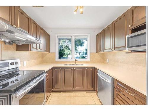 196 Windermere Road Sw, Calgary, AB - Indoor Photo Showing Kitchen