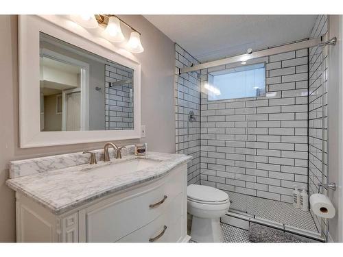 3336 35 Avenue Sw, Calgary, AB - Indoor Photo Showing Bathroom