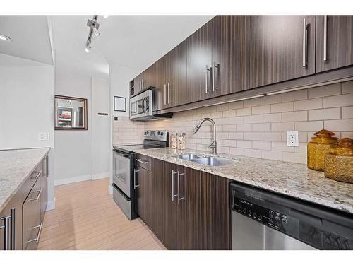 303-824 4 Avenue Nw, Calgary, AB - Indoor Photo Showing Kitchen With Stainless Steel Kitchen With Double Sink With Upgraded Kitchen