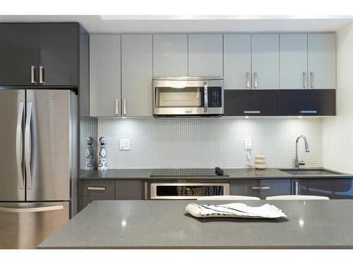 303-550 Riverfront Avenue Se, Calgary, AB - Indoor Photo Showing Kitchen With Upgraded Kitchen