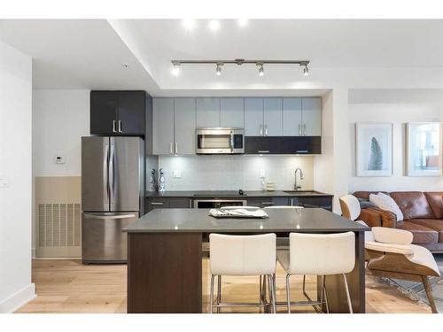 303-550 Riverfront Avenue Se, Calgary, AB - Indoor Photo Showing Kitchen With Upgraded Kitchen