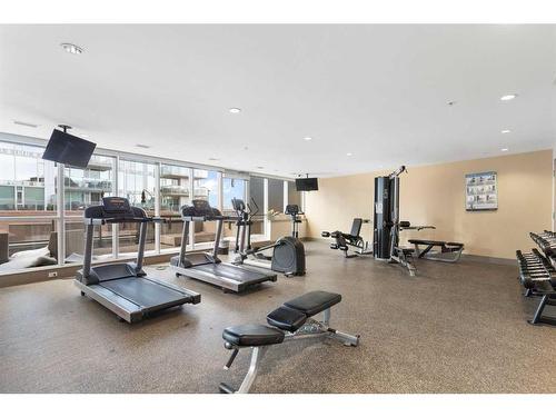 303-550 Riverfront Avenue Se, Calgary, AB - Indoor Photo Showing Gym Room