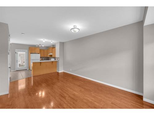 335-111 Tarawood Lane Ne, Calgary, AB - Indoor Photo Showing Kitchen