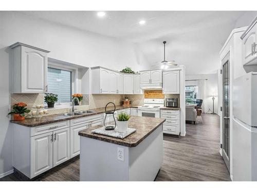 116 Hillview Road, Strathmore, AB - Indoor Photo Showing Kitchen With Double Sink