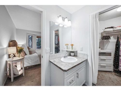 116 Hillview Road, Strathmore, AB - Indoor Photo Showing Bathroom