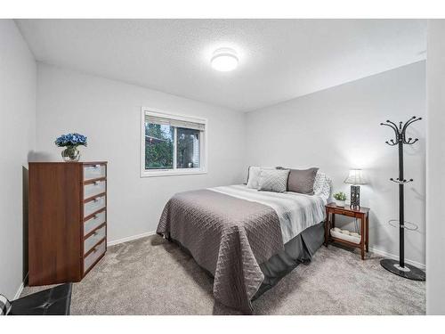 116 Hillview Road, Strathmore, AB - Indoor Photo Showing Bedroom