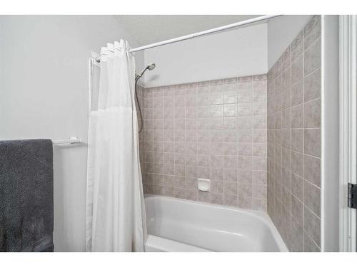 116 Hillview Road, Strathmore, AB - Indoor Photo Showing Bathroom