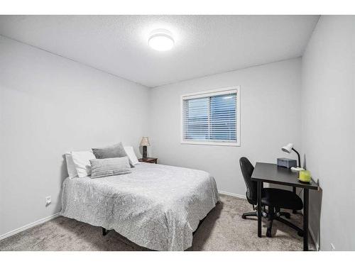 116 Hillview Road, Strathmore, AB - Indoor Photo Showing Bedroom