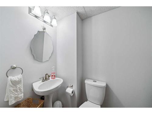 116 Hillview Road, Strathmore, AB - Indoor Photo Showing Bathroom