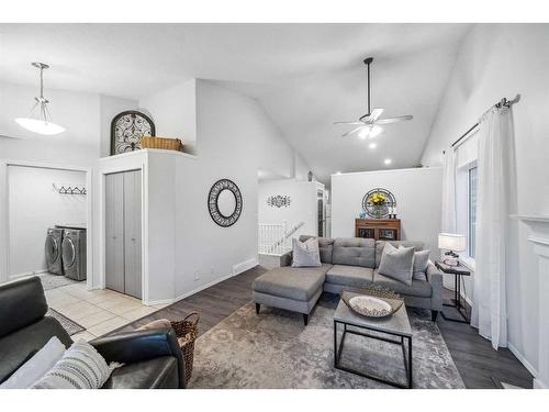 116 Hillview Road, Strathmore, AB - Indoor Photo Showing Living Room