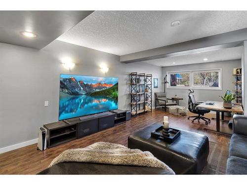 147 Citadel Drive Nw, Calgary, AB - Indoor Photo Showing Living Room