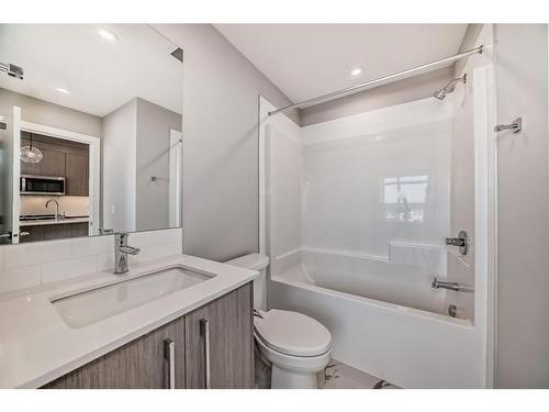 1517-395 Skyview Parkway Ne, Calgary, AB - Indoor Photo Showing Bathroom