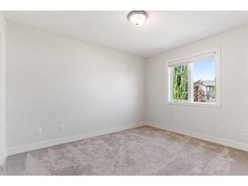 1565 Strathcona Drive Sw, Calgary, AB - Indoor Photo Showing Other Room