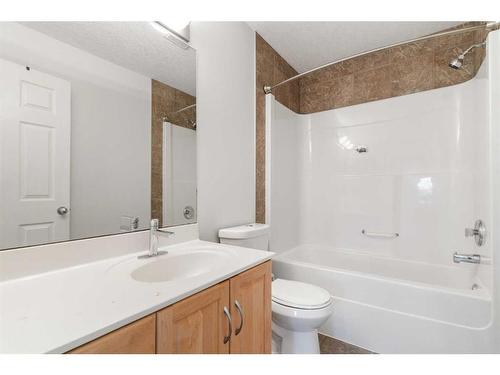 1565 Strathcona Drive Sw, Calgary, AB - Indoor Photo Showing Bathroom