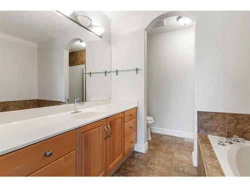 1565 Strathcona Drive Sw, Calgary, AB - Indoor Photo Showing Bathroom