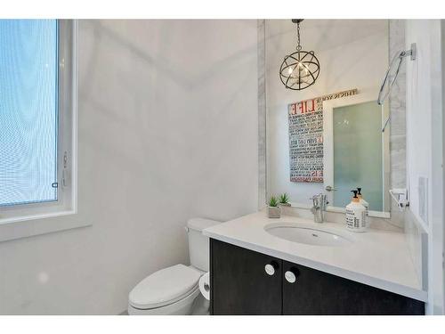 2-1922 25A Street Sw, Calgary, AB - Indoor Photo Showing Bathroom