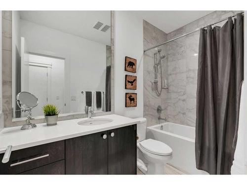 2-1922 25A Street Sw, Calgary, AB - Indoor Photo Showing Bathroom