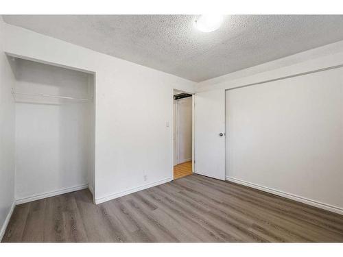 8136 46 Avenue Nw, Calgary, AB - Indoor Photo Showing Other Room