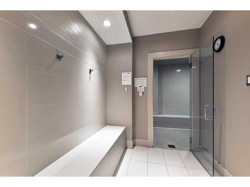 642-222 Riverfront Avenue Sw, Calgary, AB - Indoor Photo Showing Bathroom