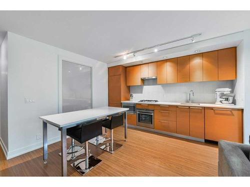 642-222 Riverfront Avenue Sw, Calgary, AB - Indoor Photo Showing Kitchen