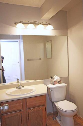 136 Bedfield Close Ne, Calgary, AB - Indoor Photo Showing Bathroom