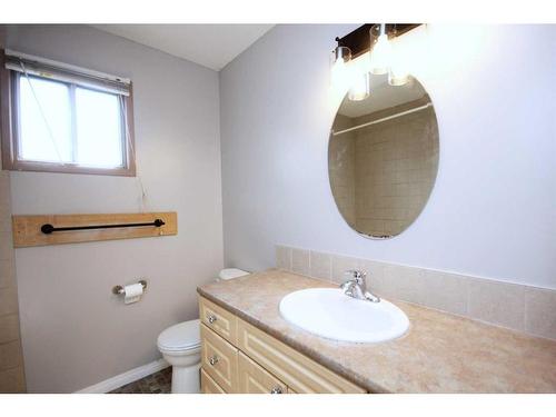 136 Bedfield Close Ne, Calgary, AB - Indoor Photo Showing Bathroom