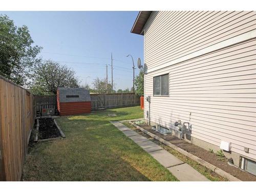 136 Bedfield Close Ne, Calgary, AB - Outdoor