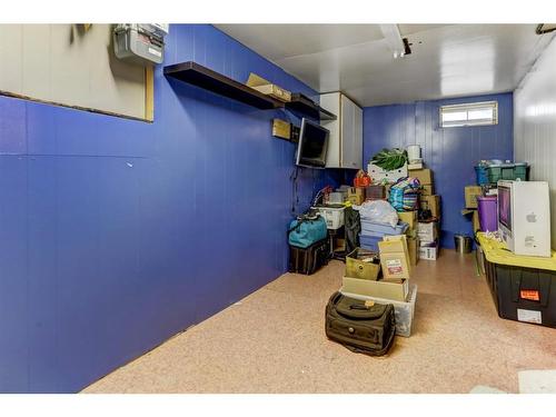 716 Sierra Crescent Sw, Calgary, AB - Indoor Photo Showing Basement