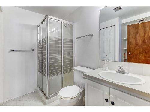 716 Sierra Crescent Sw, Calgary, AB - Indoor Photo Showing Bathroom