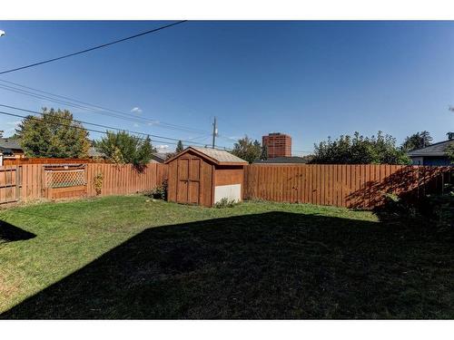 716 Sierra Crescent Sw, Calgary, AB - Outdoor With Backyard