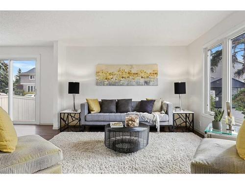 78 Falconer Terrace Ne, Calgary, AB - Indoor Photo Showing Living Room