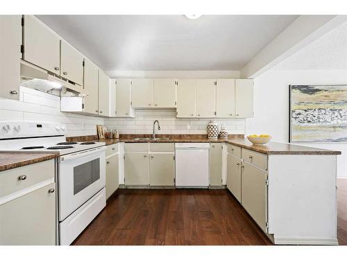 78 Falconer Terrace Ne, Calgary, AB - Indoor Photo Showing Kitchen