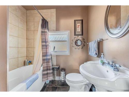 1445 28 Street Sw, Calgary, AB - Indoor Photo Showing Bathroom