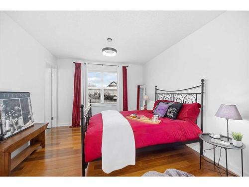 292 Prestwick Heights Se, Calgary, AB - Indoor Photo Showing Bedroom