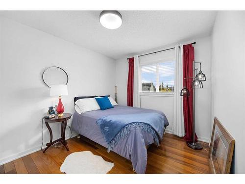 292 Prestwick Heights Se, Calgary, AB - Indoor Photo Showing Bedroom