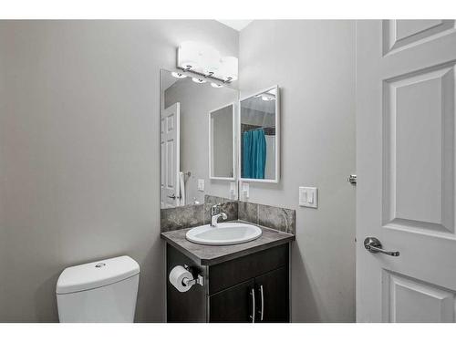 55 Sunset Link, Cochrane, AB - Indoor Photo Showing Bathroom