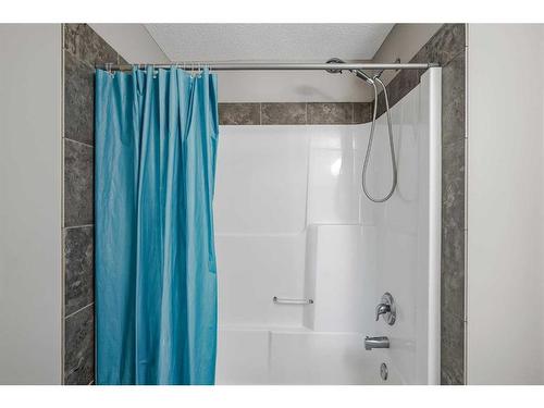 55 Sunset Link, Cochrane, AB - Indoor Photo Showing Bathroom